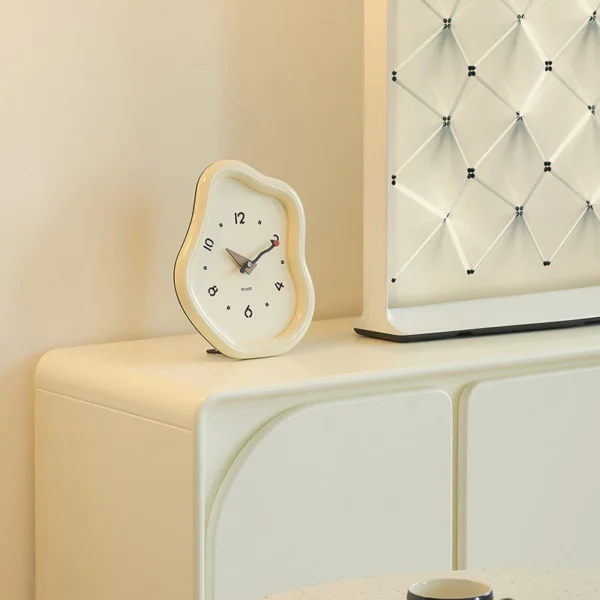 sg-11134201-822xx-mofel5skkykvdb Modern Irregular Shape Silent Desk Clock